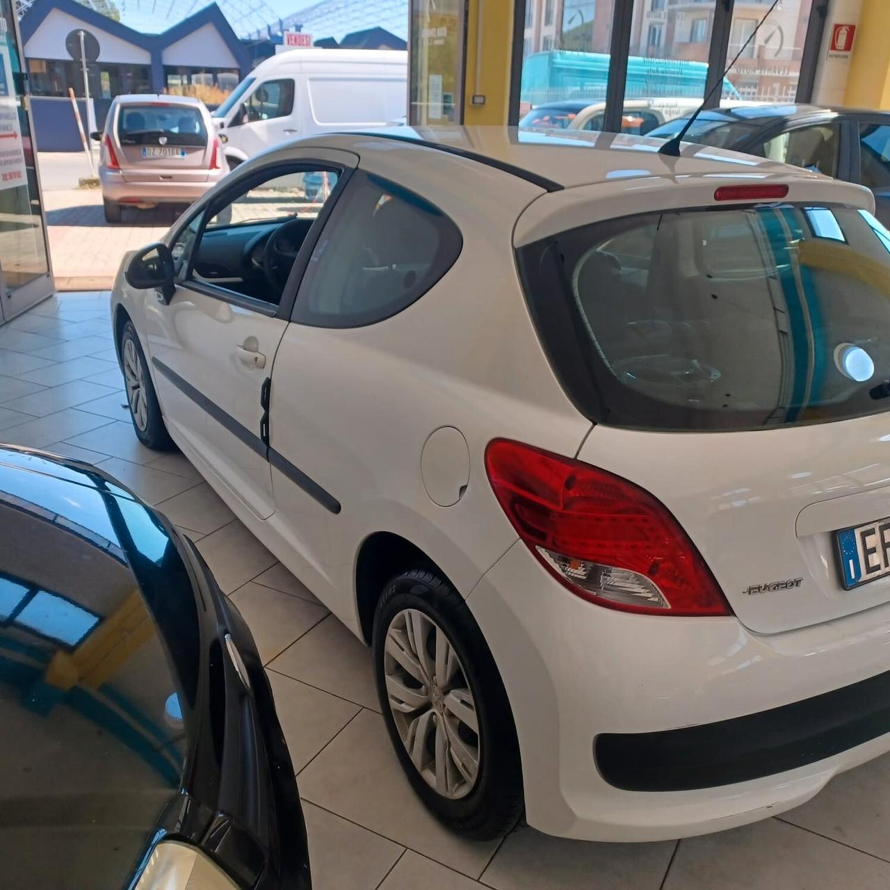 170188KM PEUGEOT 207 1.4 HDI NEOPATENTATI PERFETTA