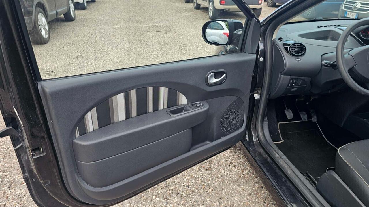 Renault Twingo 1.2 16V Night&Day Neopatentato