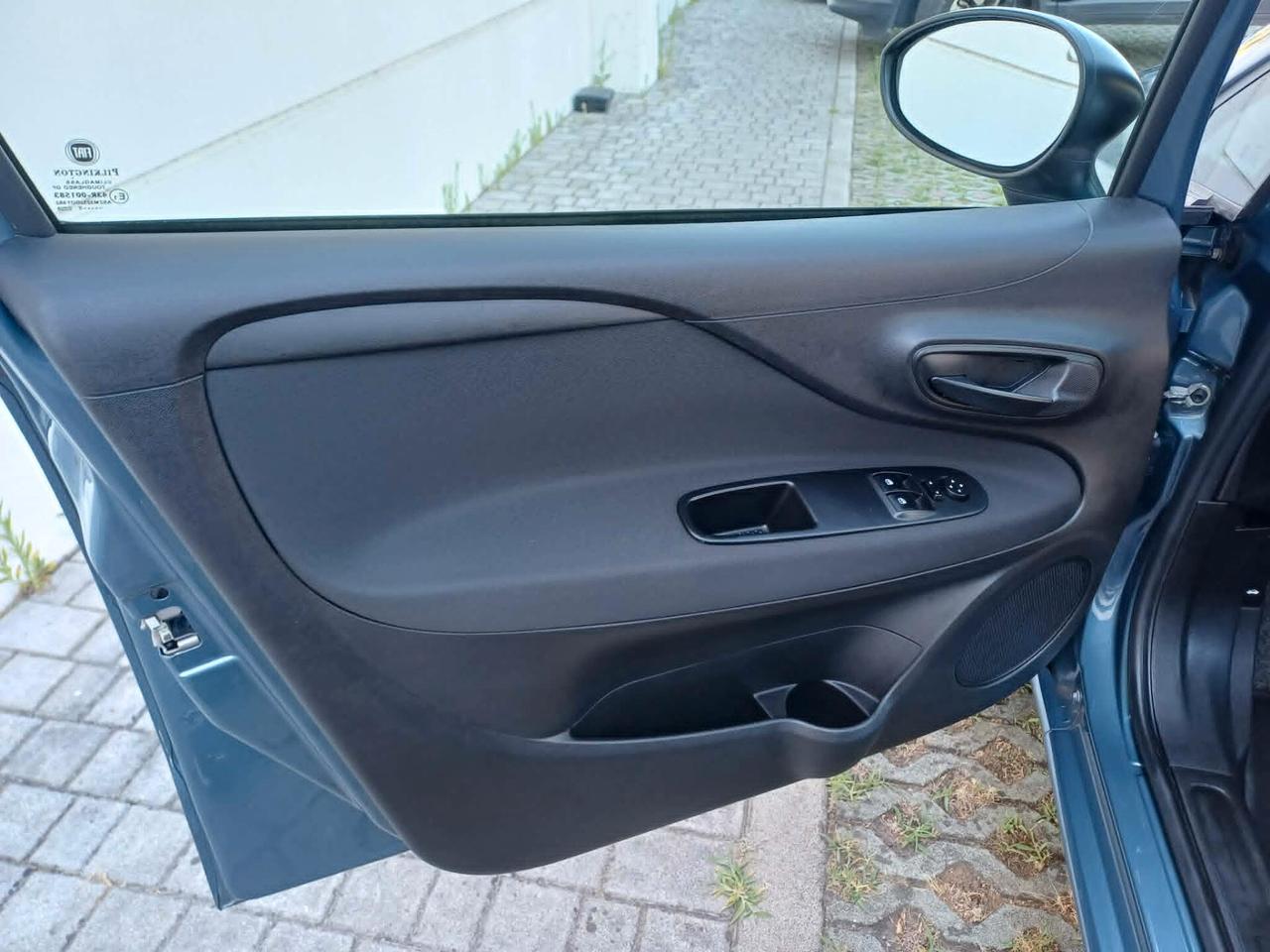 Fiat Punto 1.4 8v 77 cv 5 porte Natural Power Street