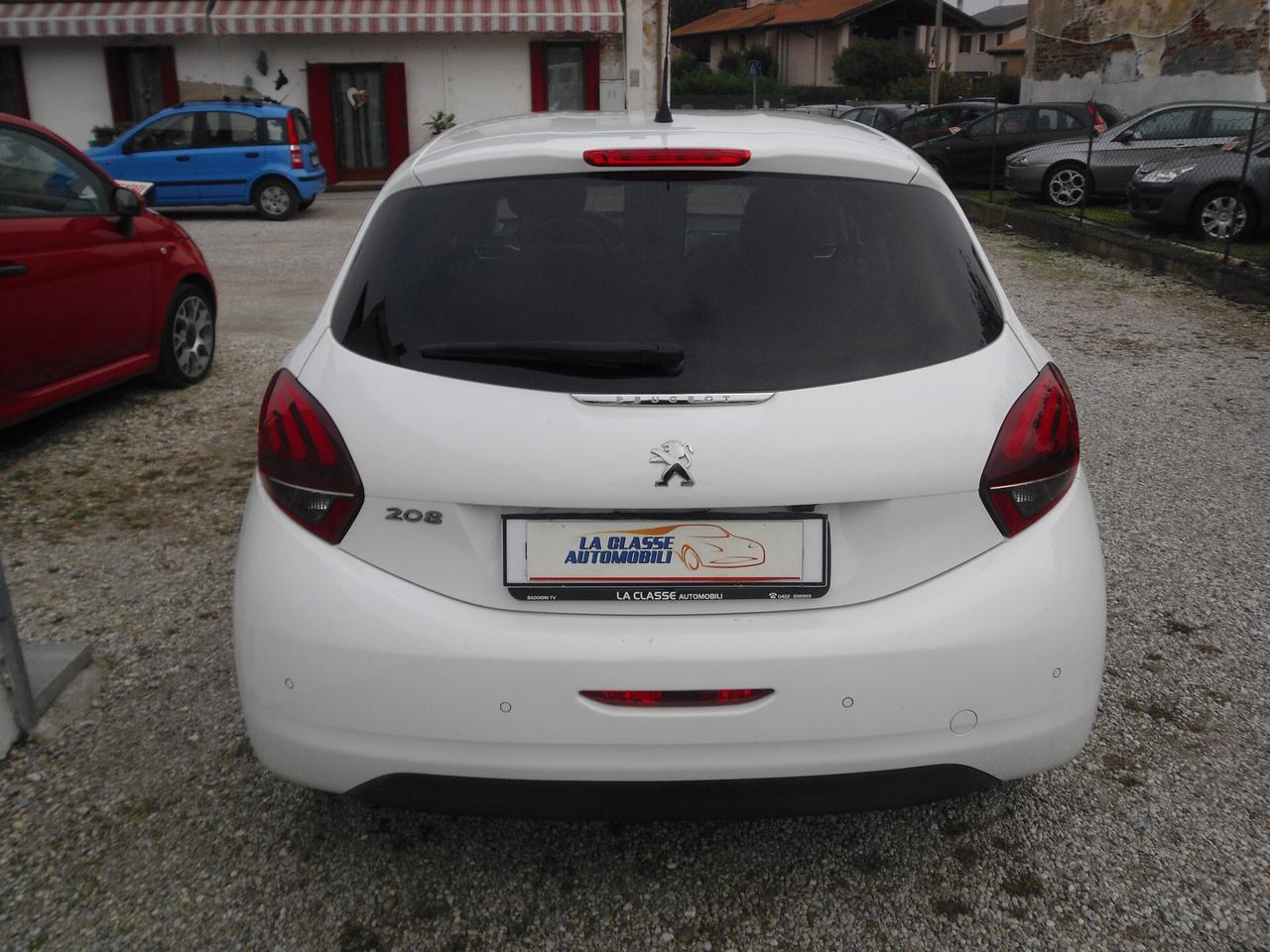 Peugeot 208 PureTech 82 5 porte Style neopatentati