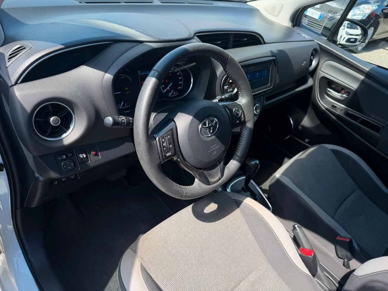 Toyota Yaris 1.5 Hybrid 5 porte Y20 Bitone