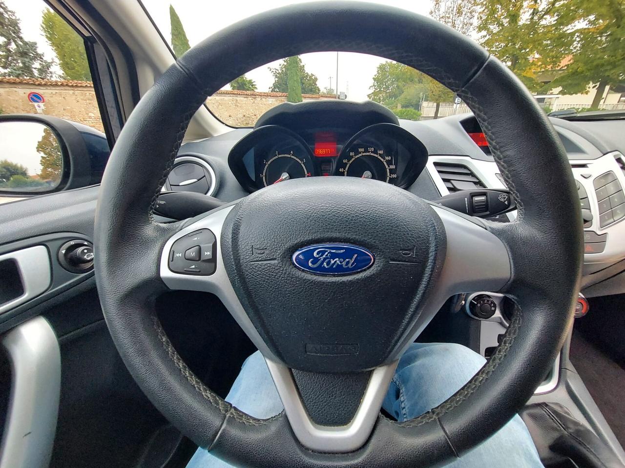 Ford Fiesta 1.2 benzina 5p unico proprietario (neopatentati)