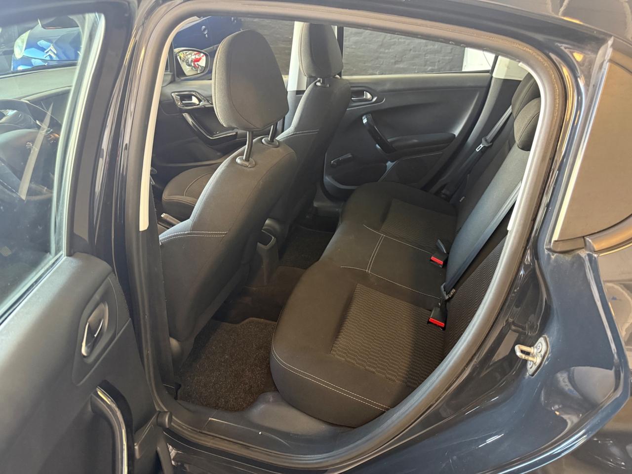 Peugeot 208 PureTech 82 5p. GPL Allure