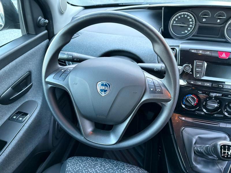 Lancia Ypsilon 1.0 firefly hybrid Gold s&s 70cv ADATTA NEOPATENTATI