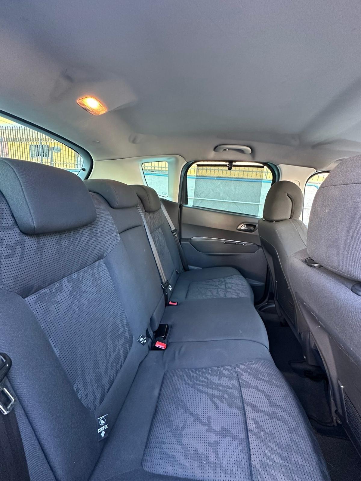 Peugeot 3008 1.6 HDi 115CV Allure