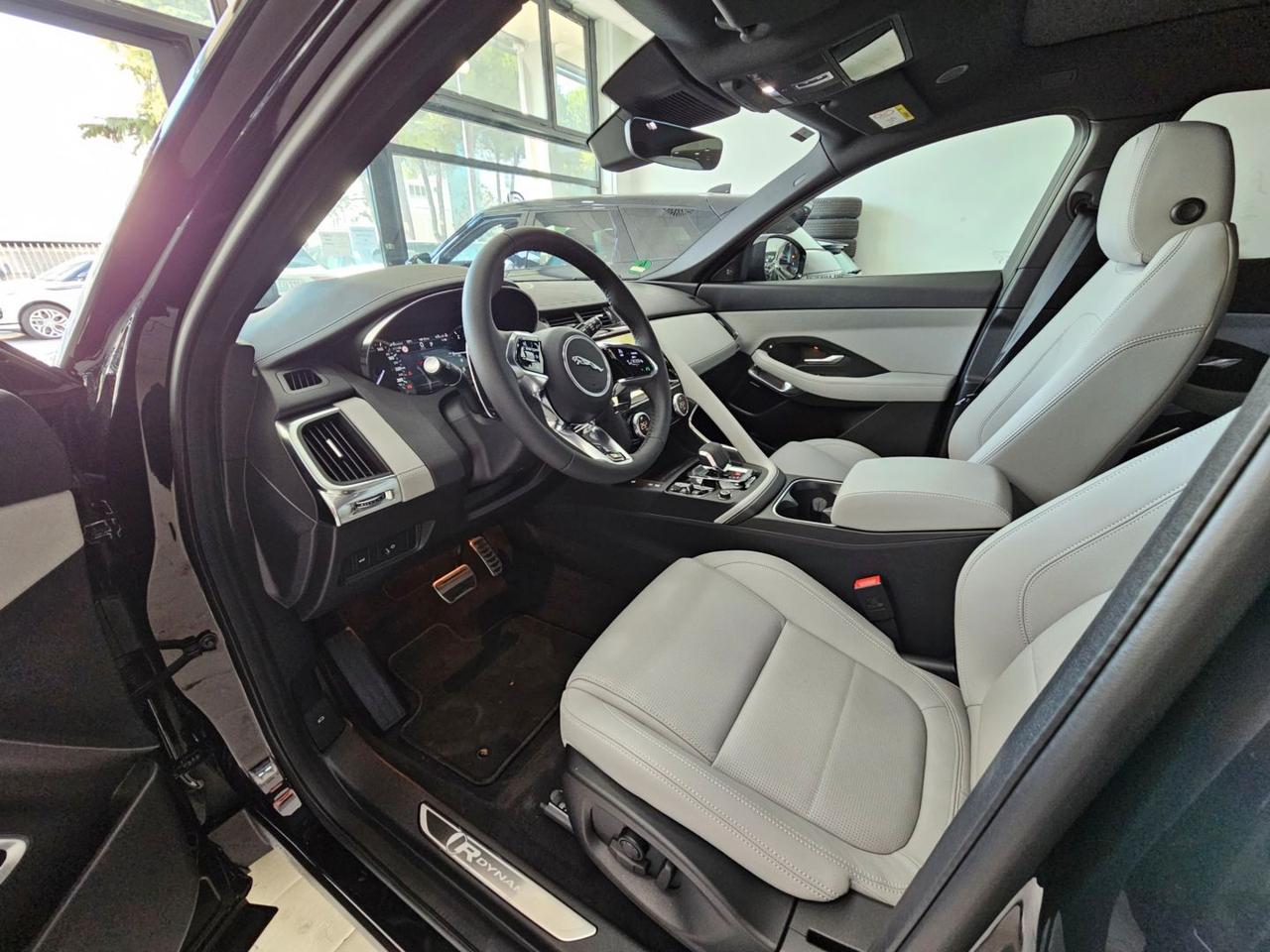Jaguar E-Pace R-Dynamic SE Navi Camera Tetto C.20" LED BlackPack