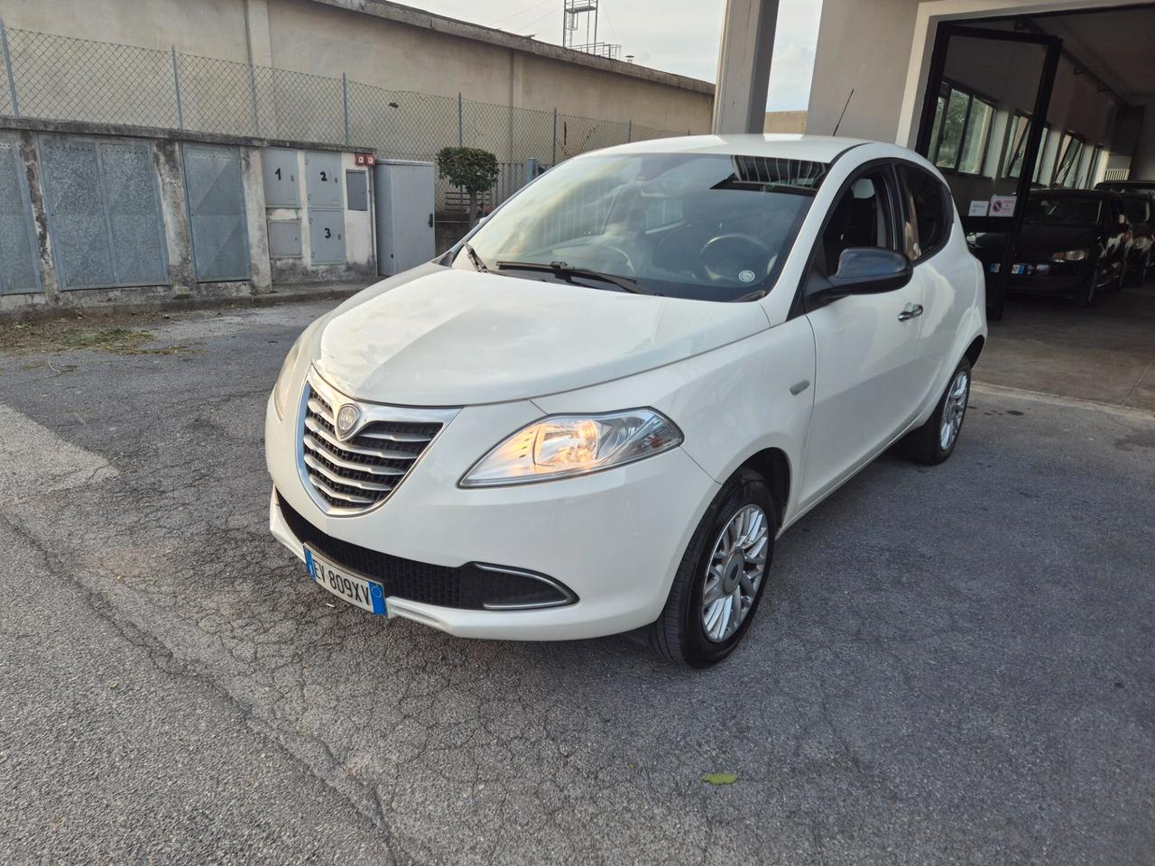 Lancia Ypsilon 0.9 TwinAir 85 CV 5 porte Metano Ecochic Gold