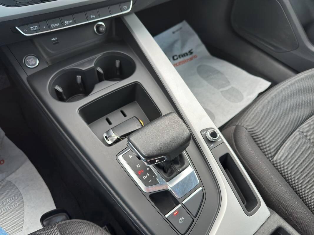 Audi A4 Avant 2.0 tdi mhev Business 136cv s-tronic con Carplay