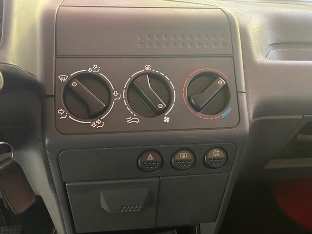 Peugeot 205 1.1 3 porte Color Line