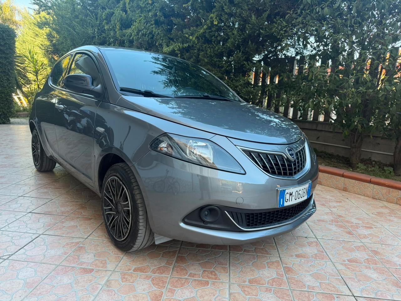 Lancia Ypsilon 1.0 FireFly 5 porte S&S Hybrid Silver Plus