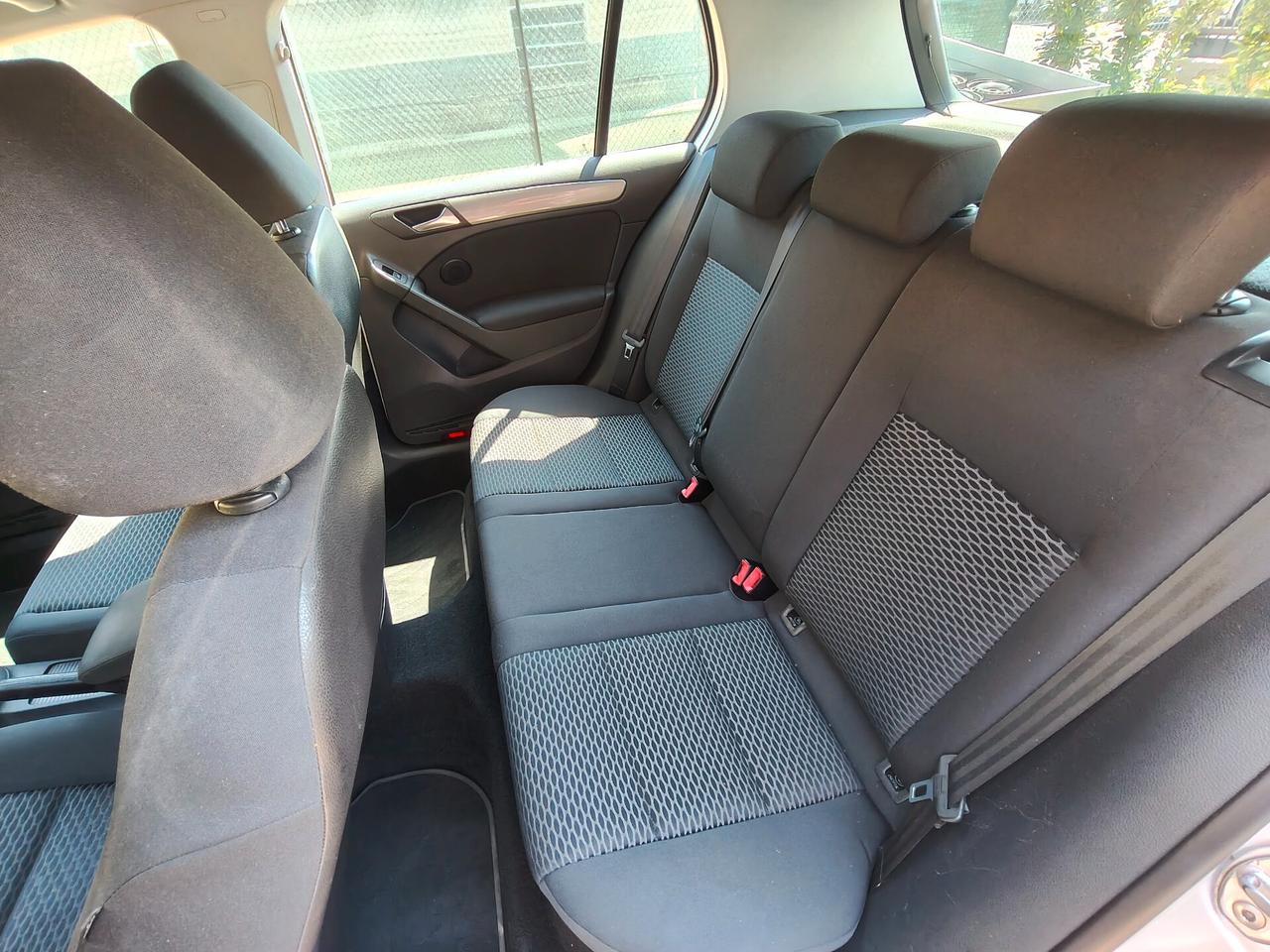 Volkswagen Golf 6 Diesel 1.6 TDI DPF Comfortline