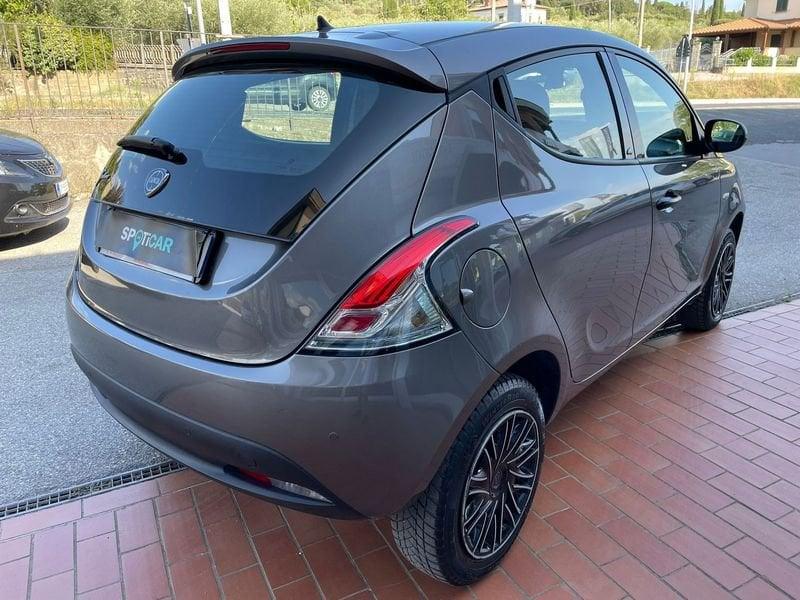 Lancia Ypsilon 0.9 TwinAir 85 CV 5 porte Metano Ecochic Gold