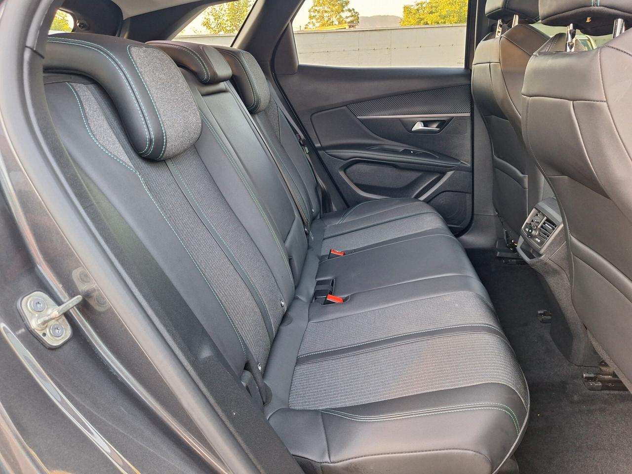 Peugeot 3008 ALLURE PACK 1.5 HDi 130cv NAV+RETROCAM. - 2022
