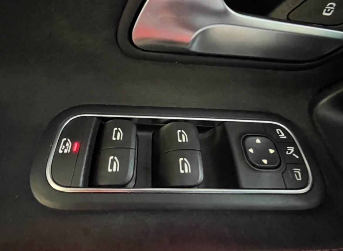 MERCEDES CLASSE A 1.6 TDI 116CV Sport Extra Cambio automatico Navi Cerchi AMG Pelle Alcantara allestimento AMG OK NEOPATENTATI