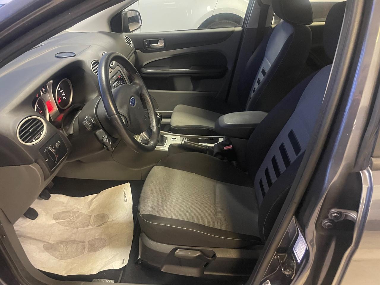 Ford Focus 1.6 (100CV) 5p. GHIA - Nessun vincolo -