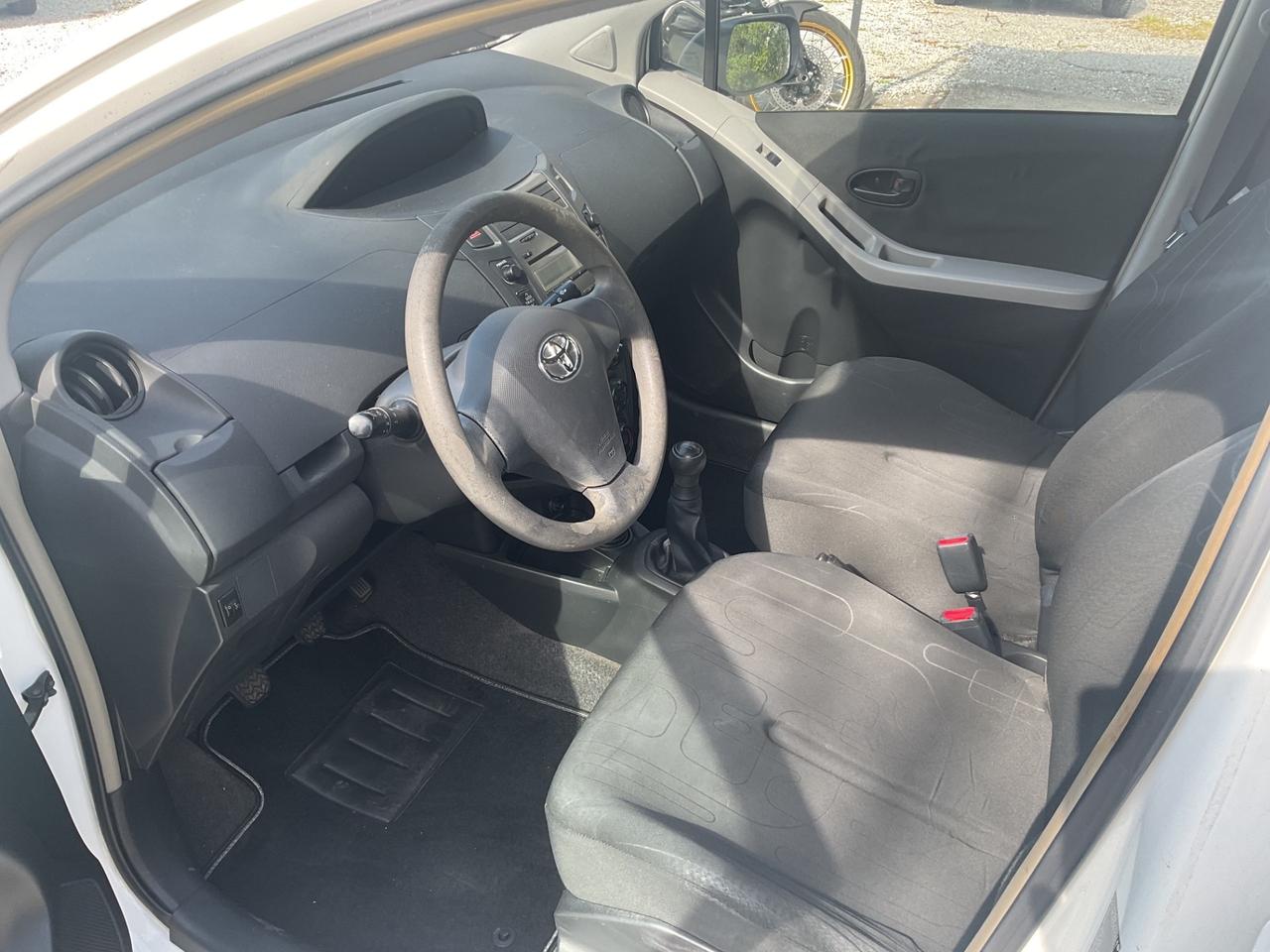 Toyota Yaris 1.0 5 porte