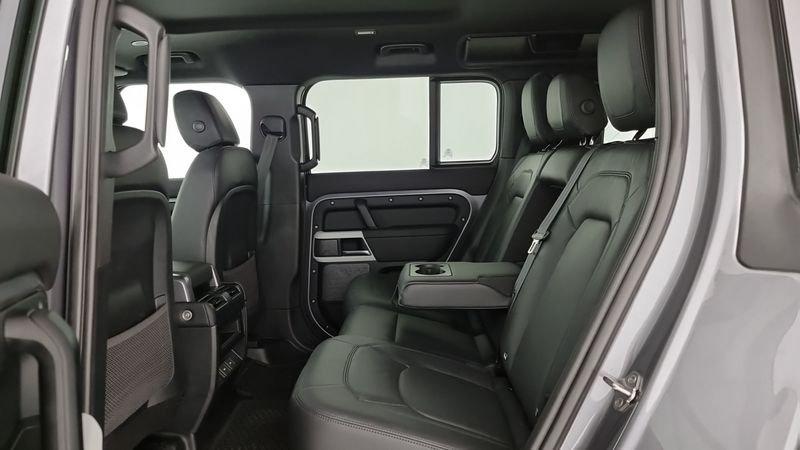 Land Rover Defender 3.0D I6 250 110 SE AWD auto.