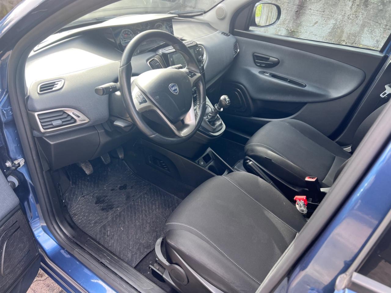 Lancia Ypsilon 1.0 FireFly 5 porte S&S Hybrid Ecochic Gold