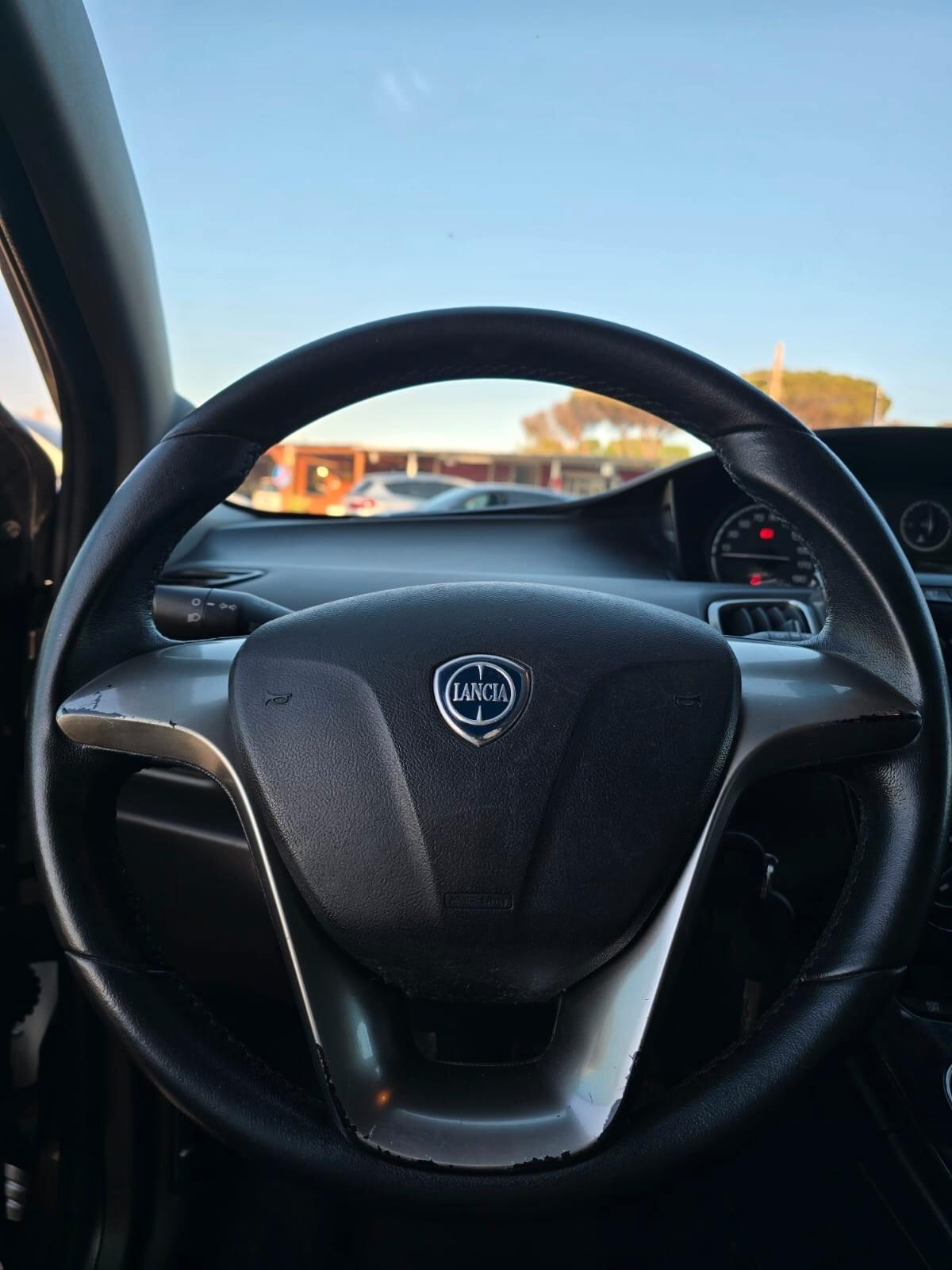 Lancia Ypsilon 1.2 69 CV Unyca