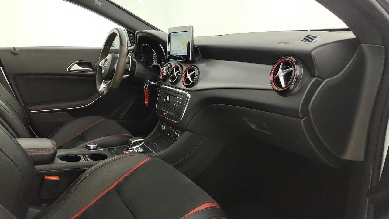 Mercedes-Benz CLA Shooting Brake AMG 45 4matic 360cv auto