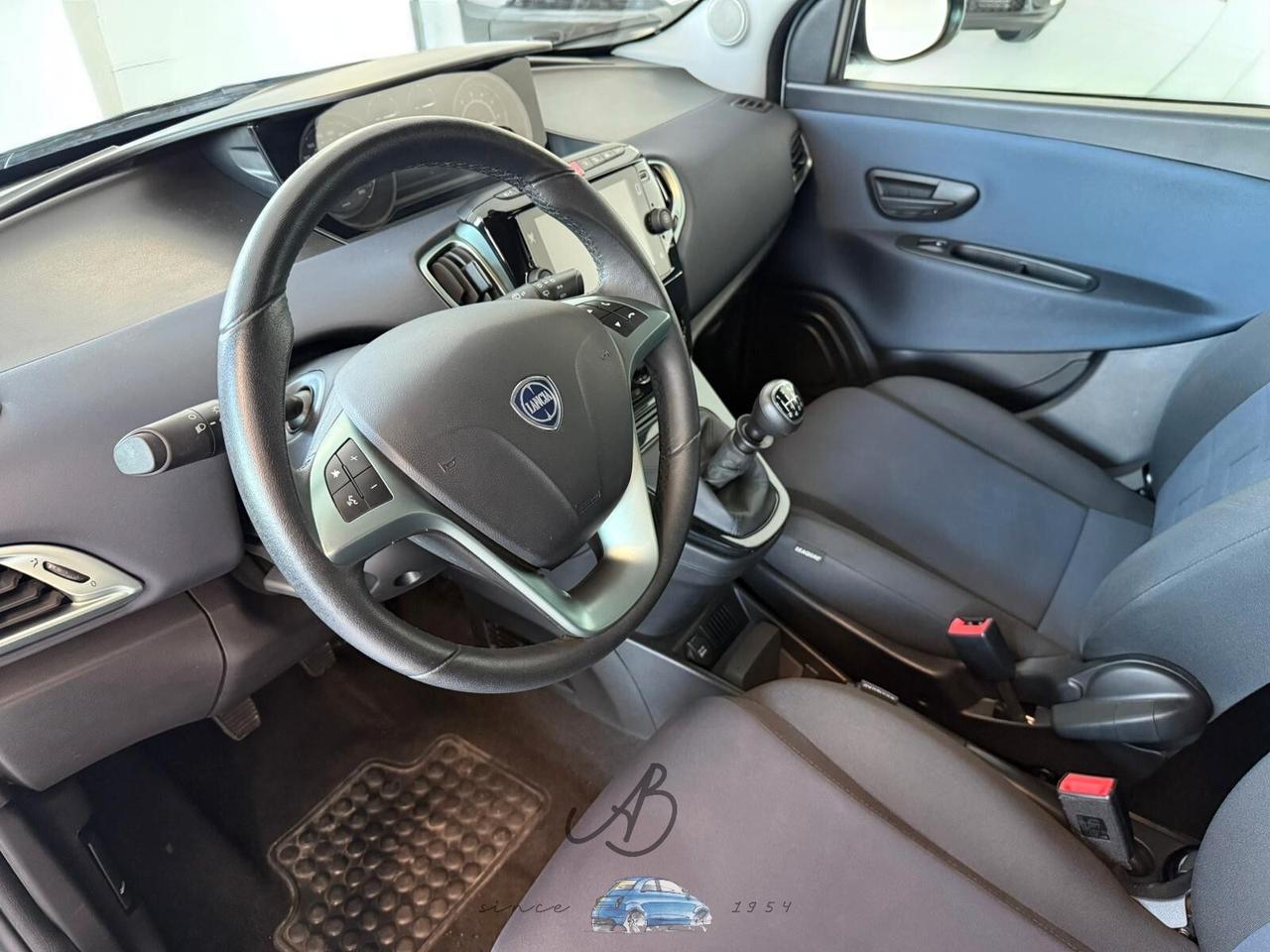 Lancia Ypsilon 1.0 FireFly 5 porte S&S Hybrid Platino