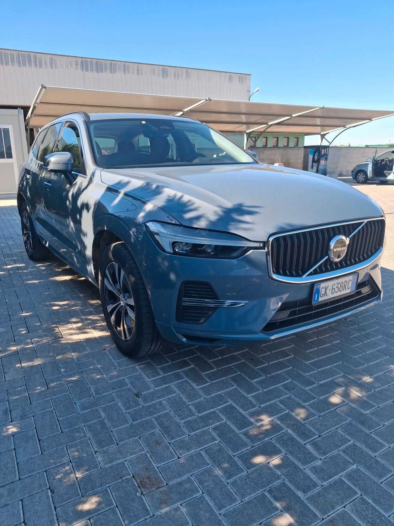 Volvo XC 60 B4 AWD automatico Momentum