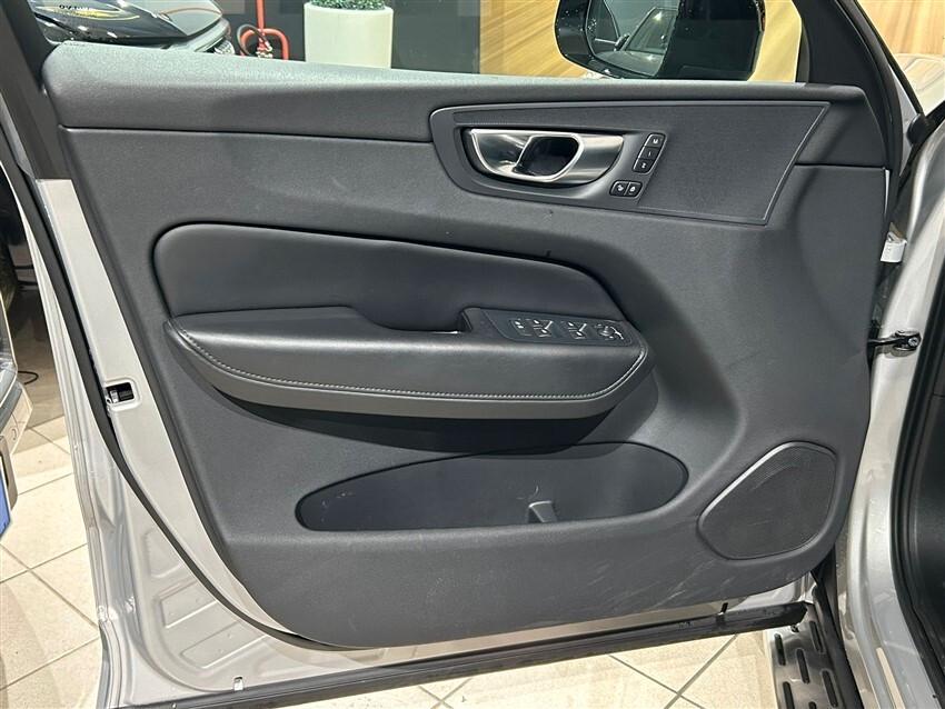 Volvo XC 60 XC60 B4 (d) automatico Plus Dark