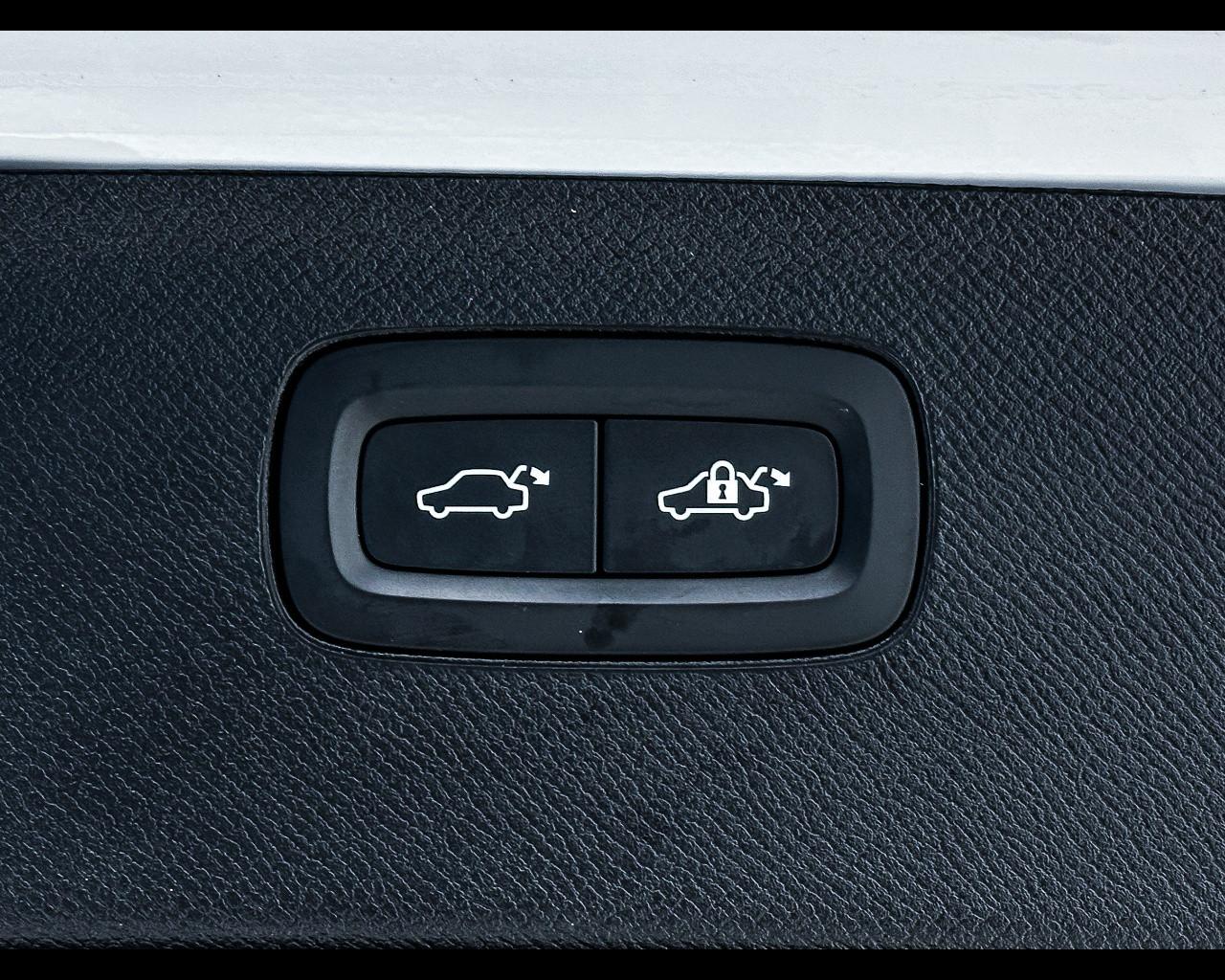 VOLVO XC90 B5 (d) AWD automatico 7 posti Plus Bright