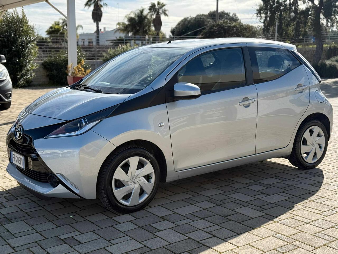 Toyota Aygo 1.0 VVT-i 69 CV 5 porte x-play