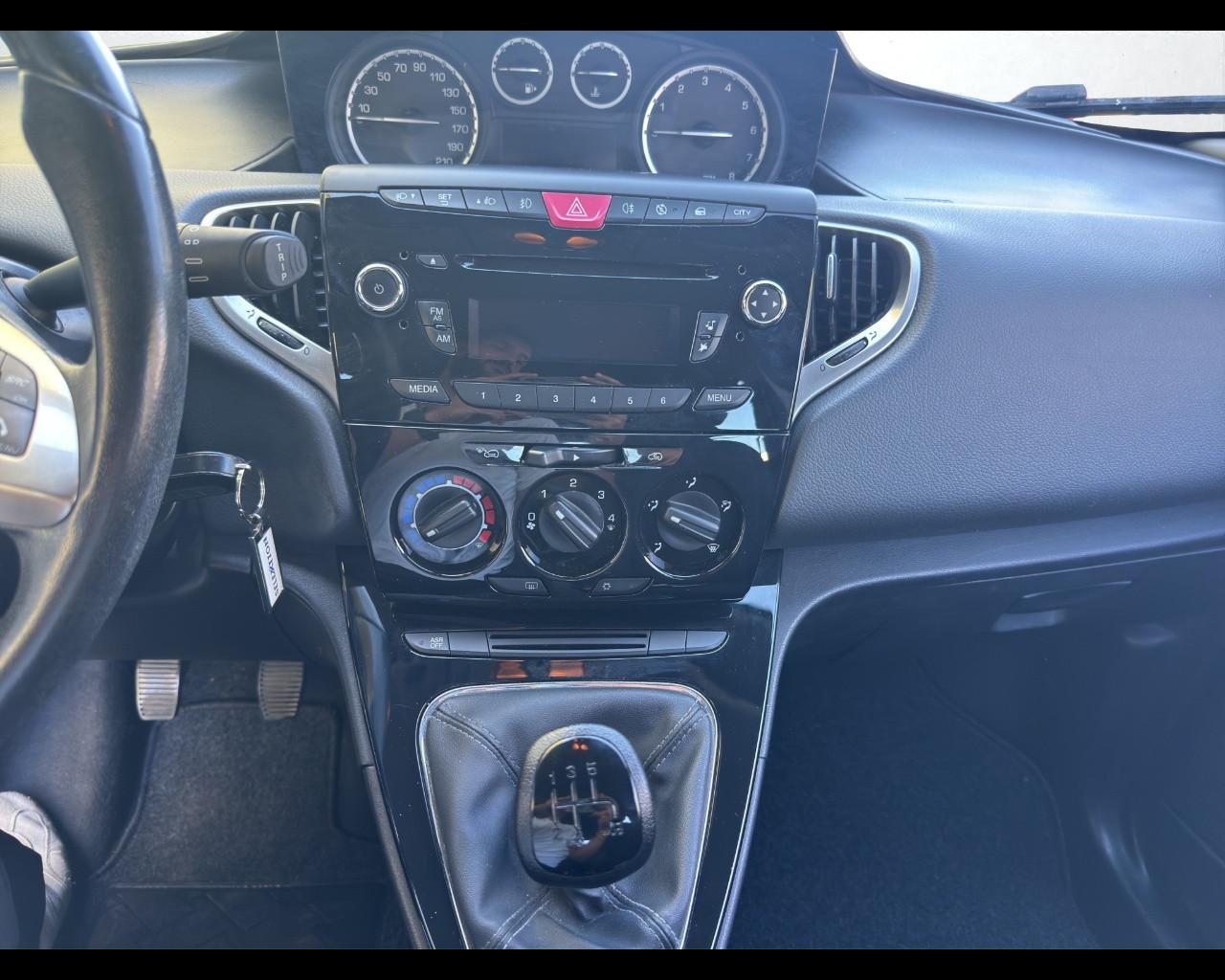 LANCIA Ypsilon 3ª serie - Ypsilon 1.2 69 CV 5 porte S&S Gold