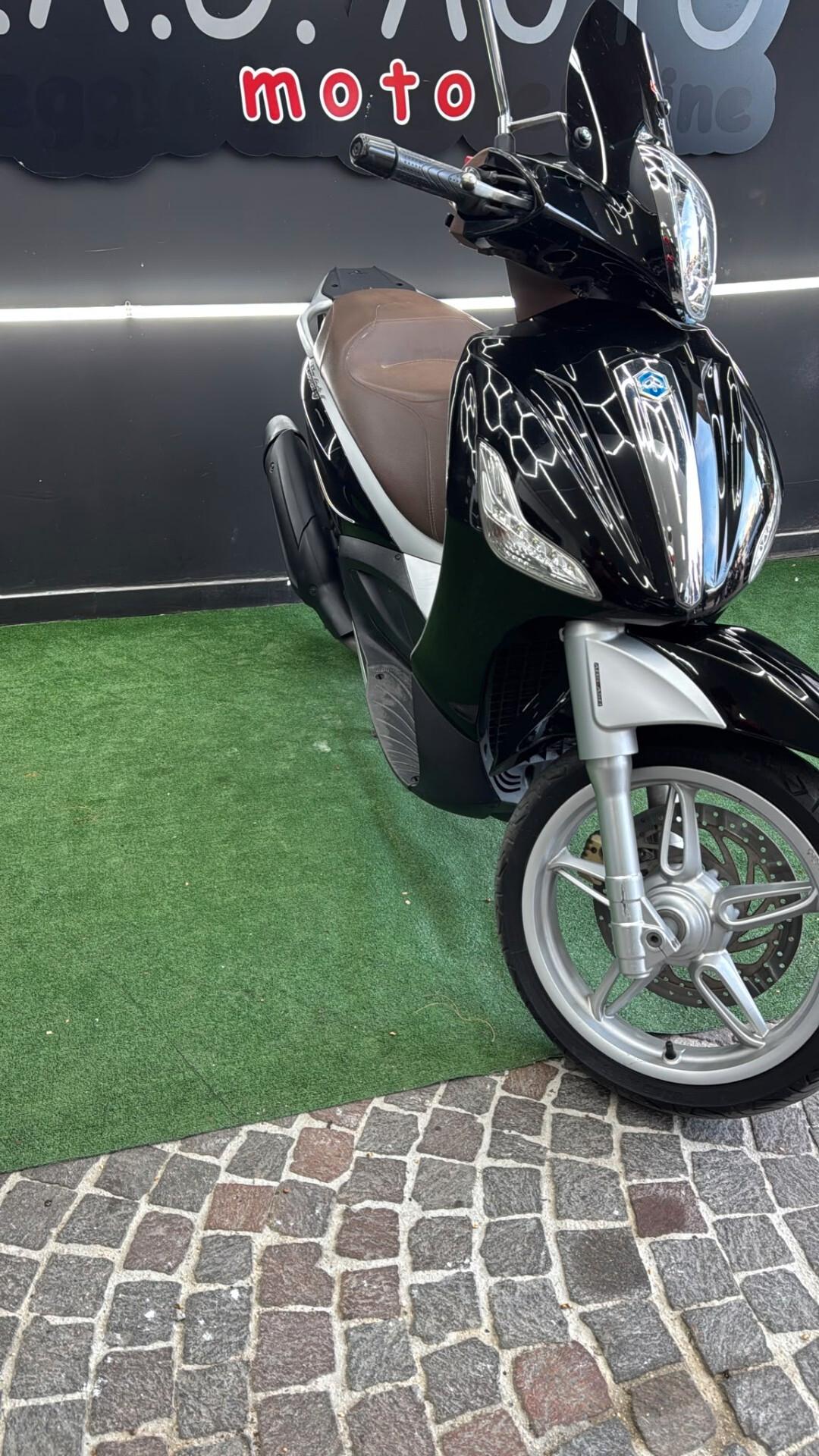 Piaggio Beverly 350