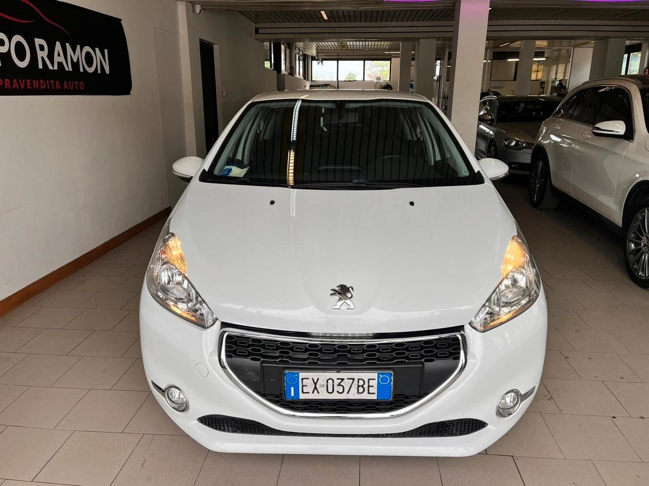 Peugeot 208 1.4 HDi 68 CV 5 porte Allure