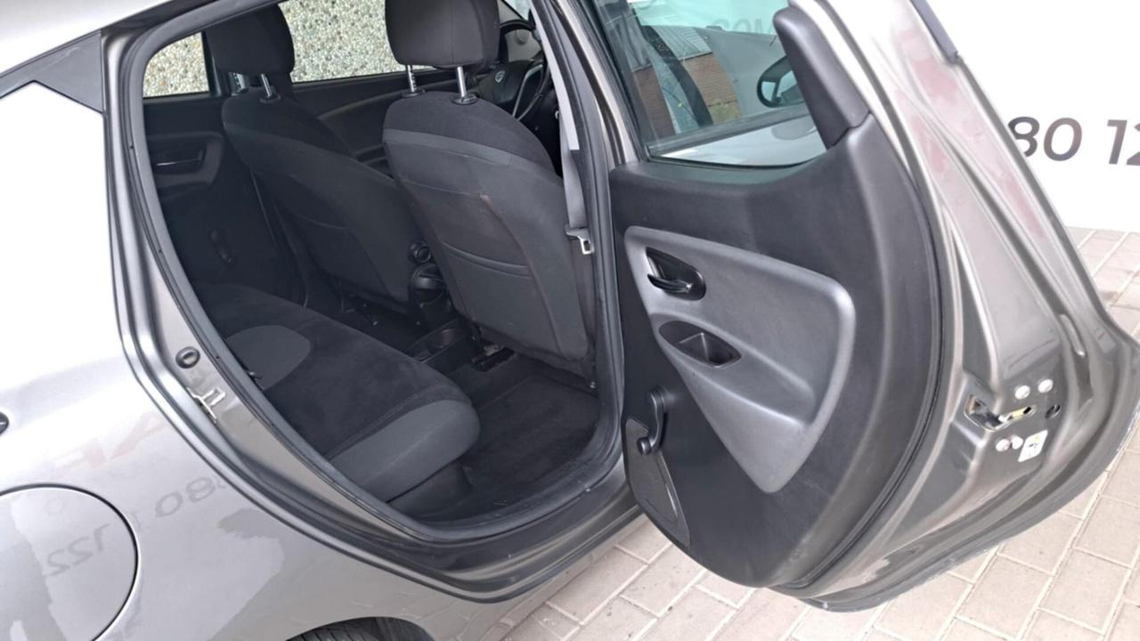 Lancia Ypsilon 1.2 69 CV 5 porte S&S Silver