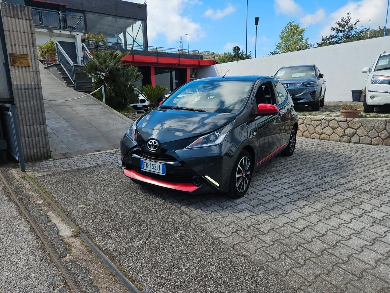 Toyota Aygo 1.0 VVT-i 69 CV 5 porte x-play TSS