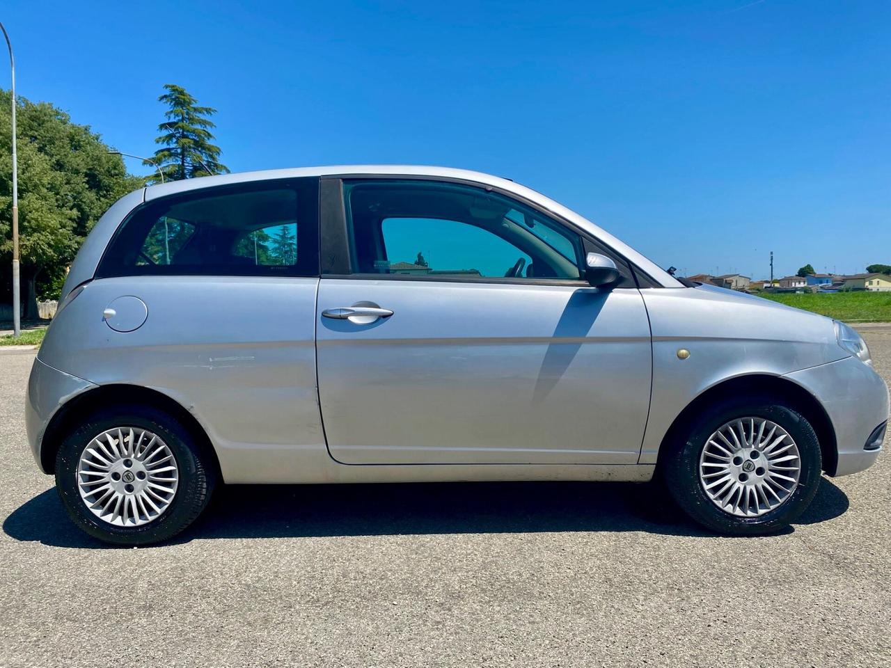 Lancia Ypsilon 1.3 MJT 75 CV Platino