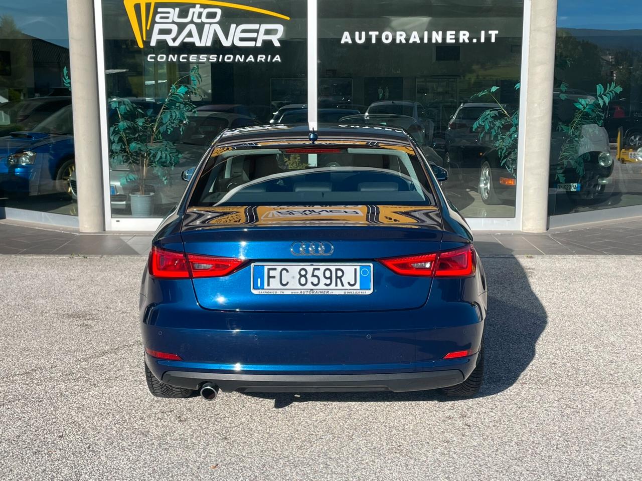 Audi A3 Sedan 1.6 TDI clean diesel Ambition