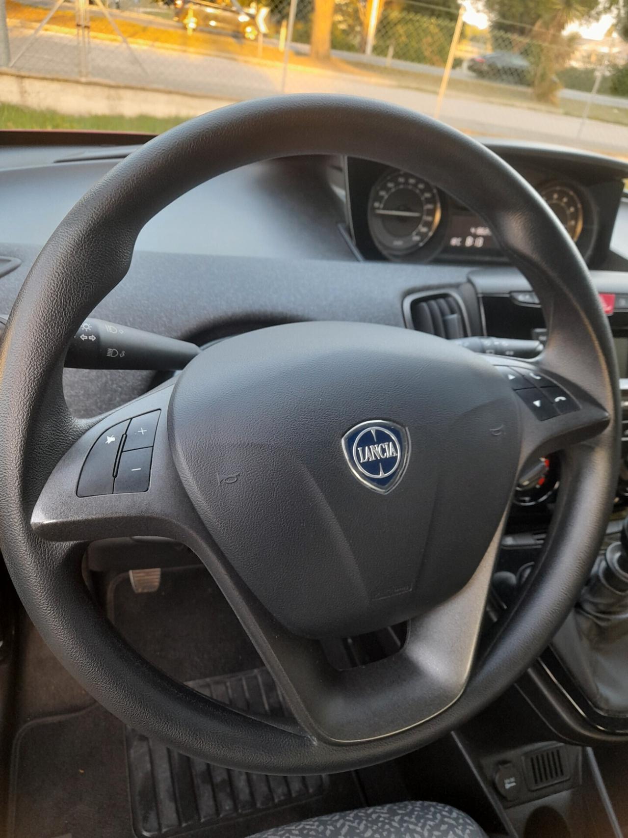 Lancia Ypsilon 1.0 5 porte Hybrid PROMO