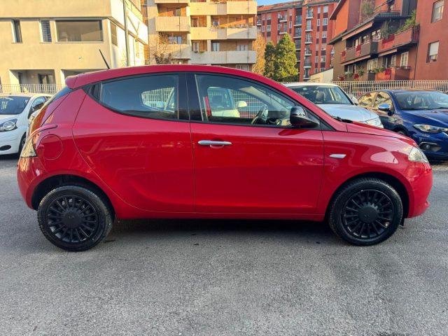 LANCIA Ypsilon 1.0 FireFly 5 porte S&S Hybrid Ecochic Silver