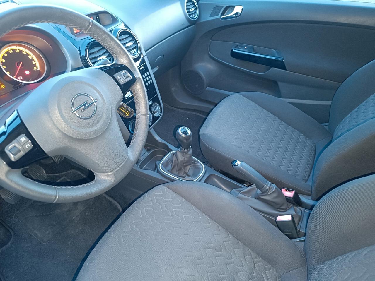 Opel Corsa 1.2 3 porte 2013 SOLAMENTE 49.000 KM
