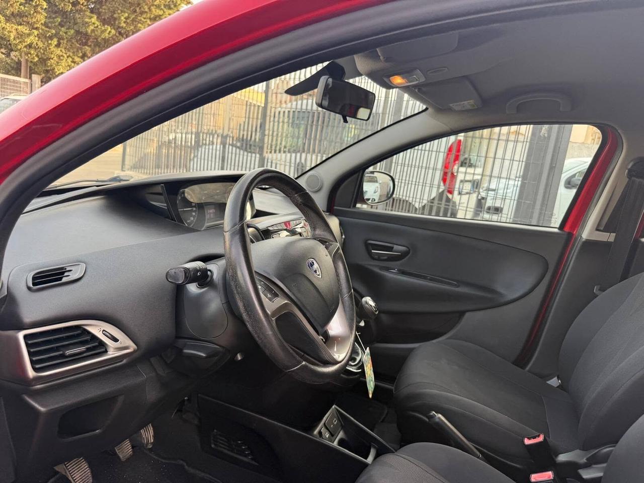 Lancia Ypsilon 1.2 69 CV 5 porte Gold