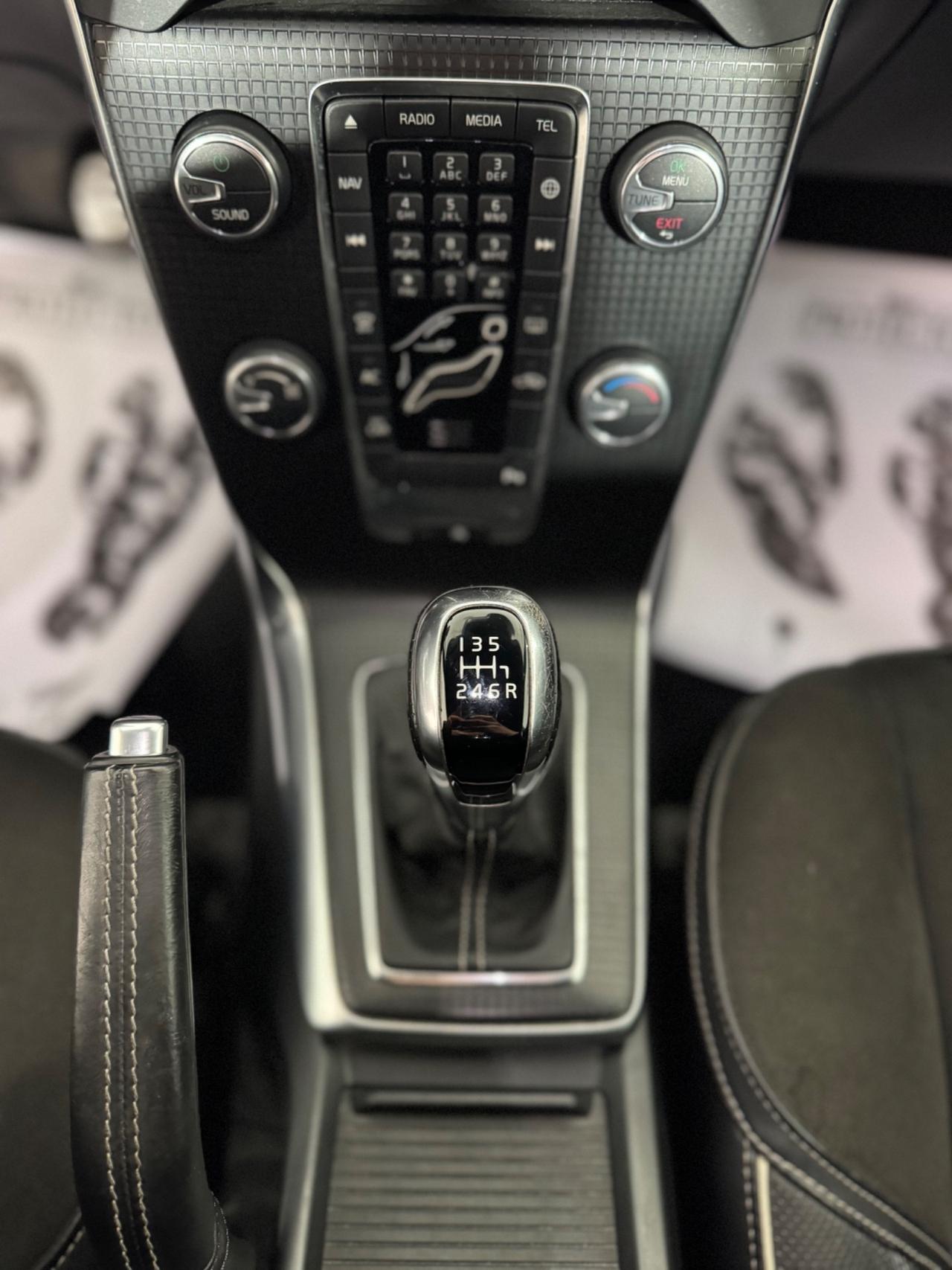 Volvo V40 D2 R-design EURO 6B