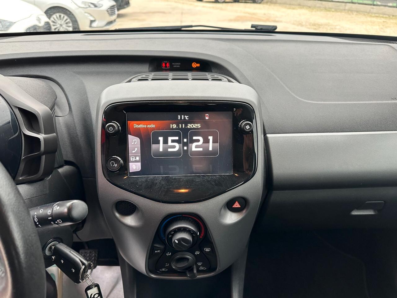 Toyota Aygo Connect 1.0 VVT-i 72 CV 5 porte x-play