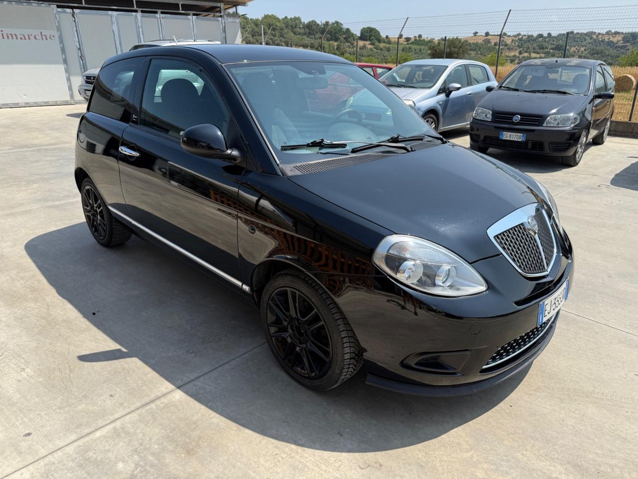 Lancia Ypsilon 1.3 MJT 75 CV Unyca