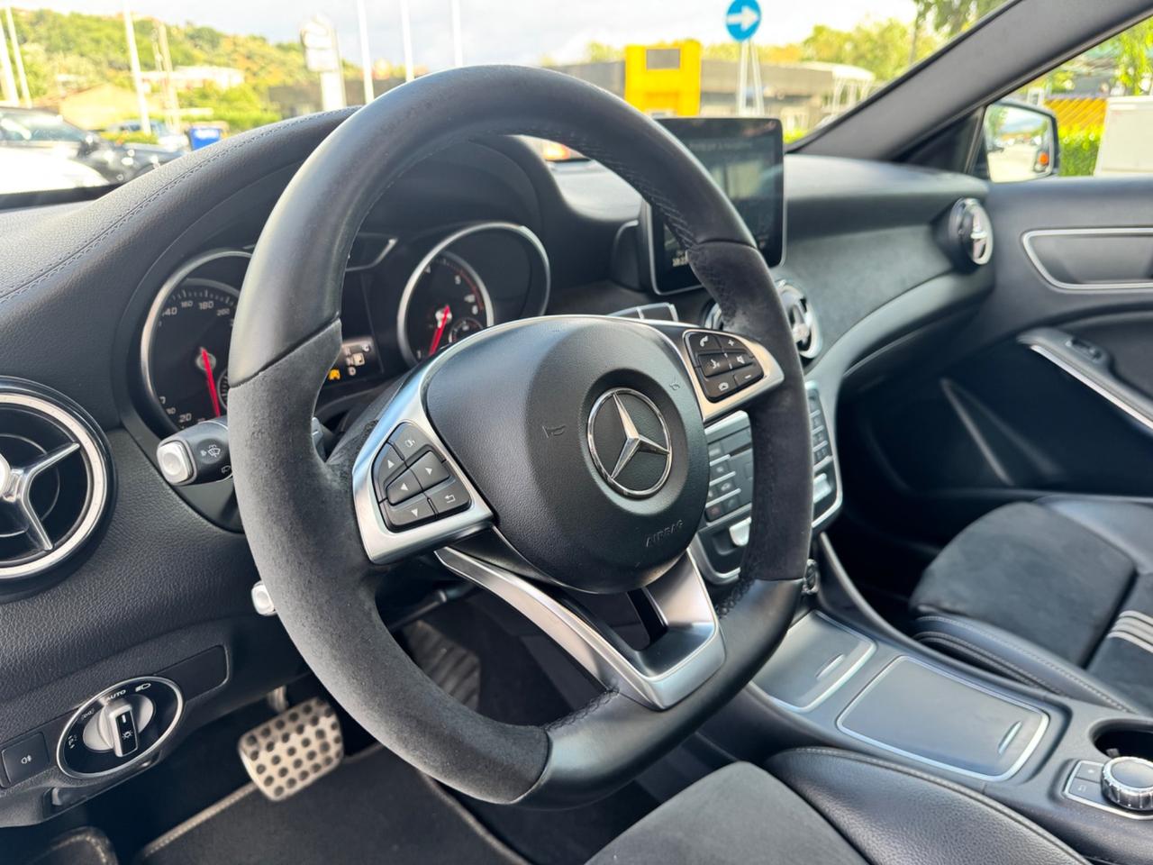 Mercedes-benz GLA 200 d Automatic Premium edition open