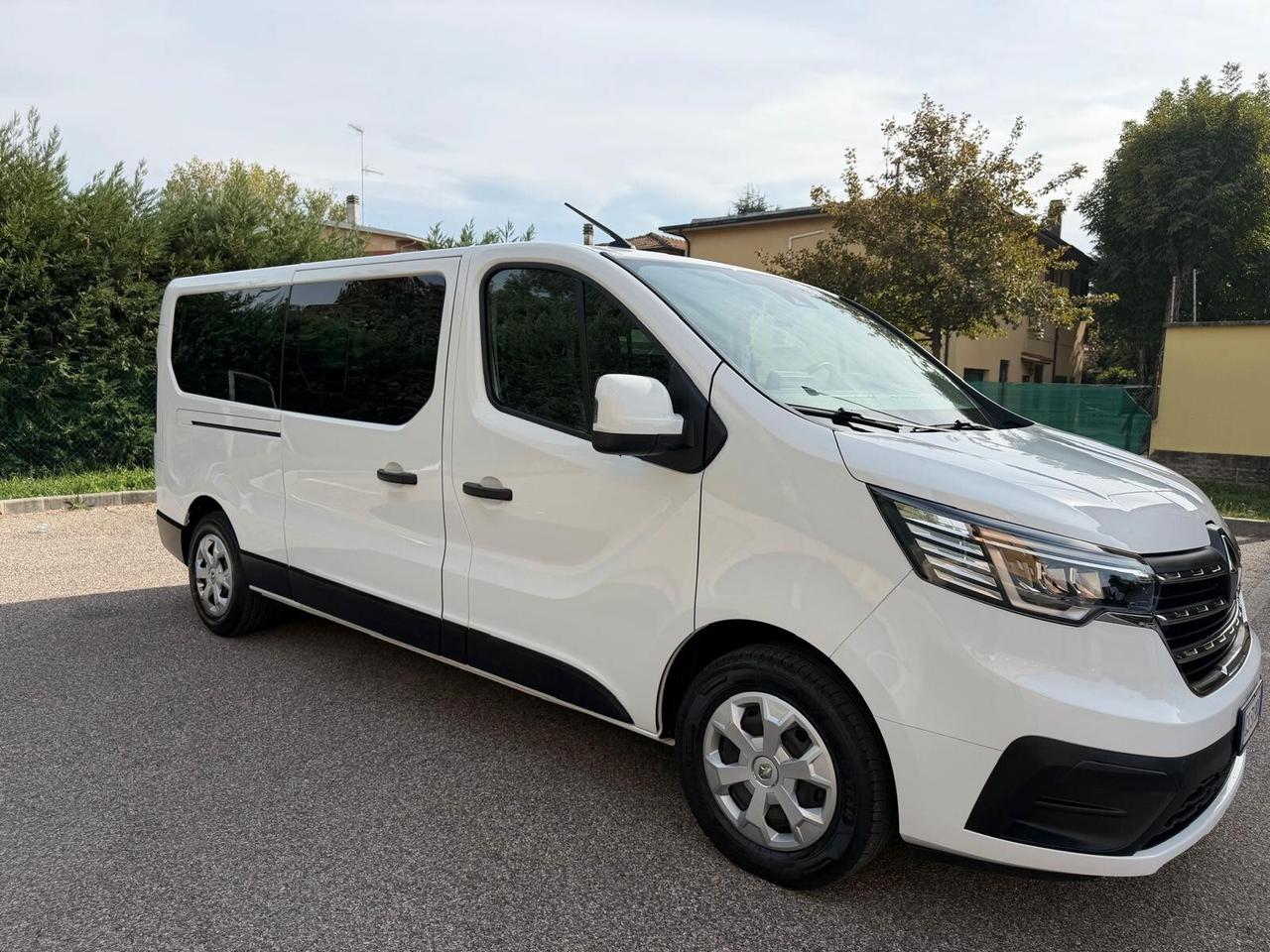 Renault Trafic 2.0 dCi - 9 POSTI - NAV - 12 MESI DI GARANZIA