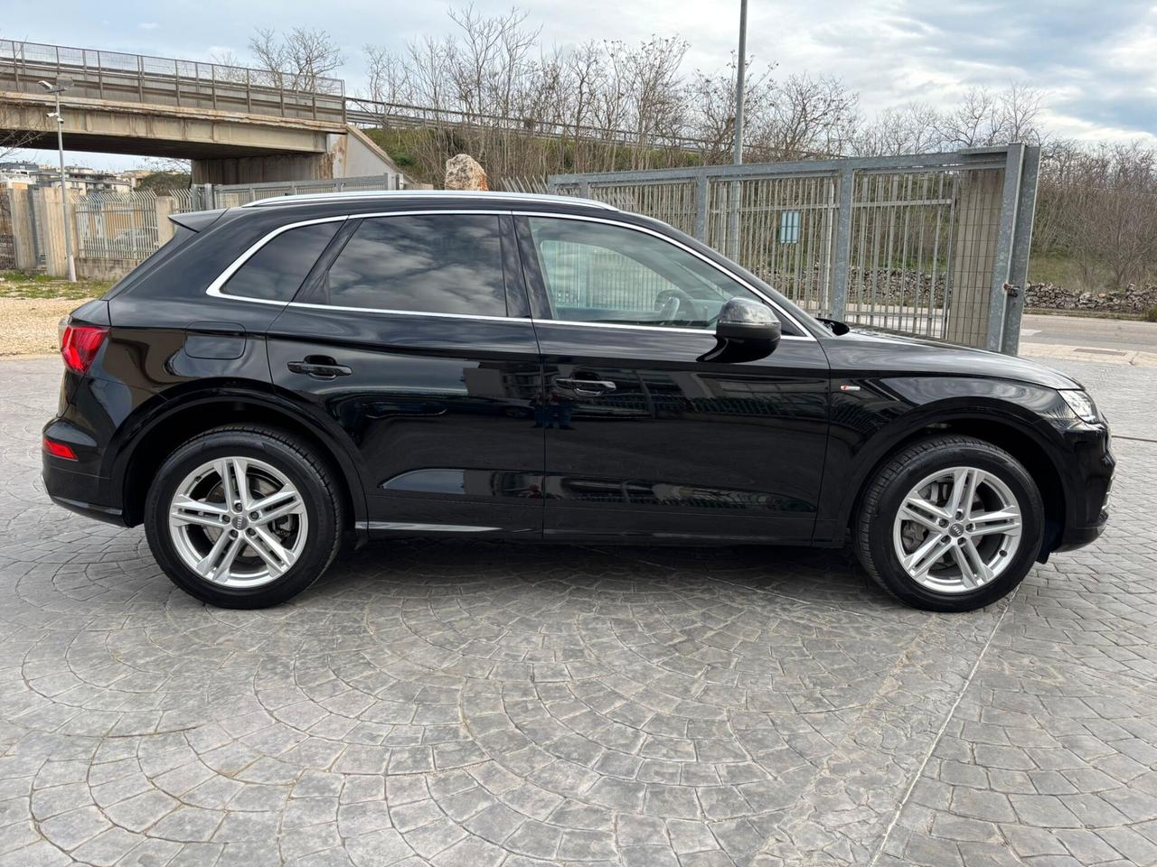 Audi Q5 40 TDI quattro S-tronic ! S-LINE INT/EST. !