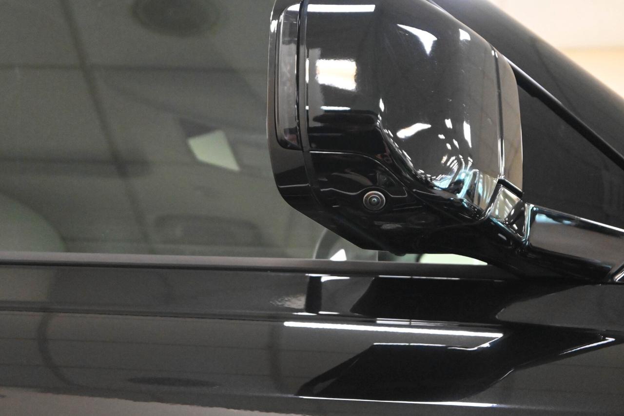 LAND ROVER Defender (2019) Defender 110 3.0D I6...