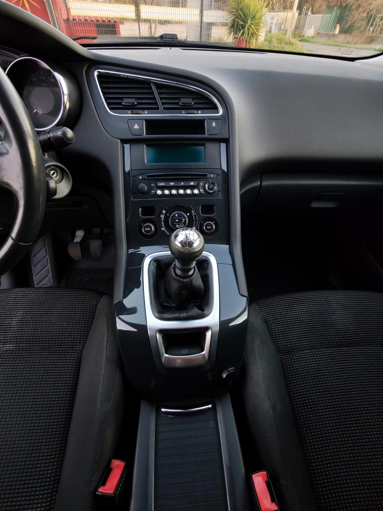 Peugeot 5008 1.6 HDi 115CV Allure