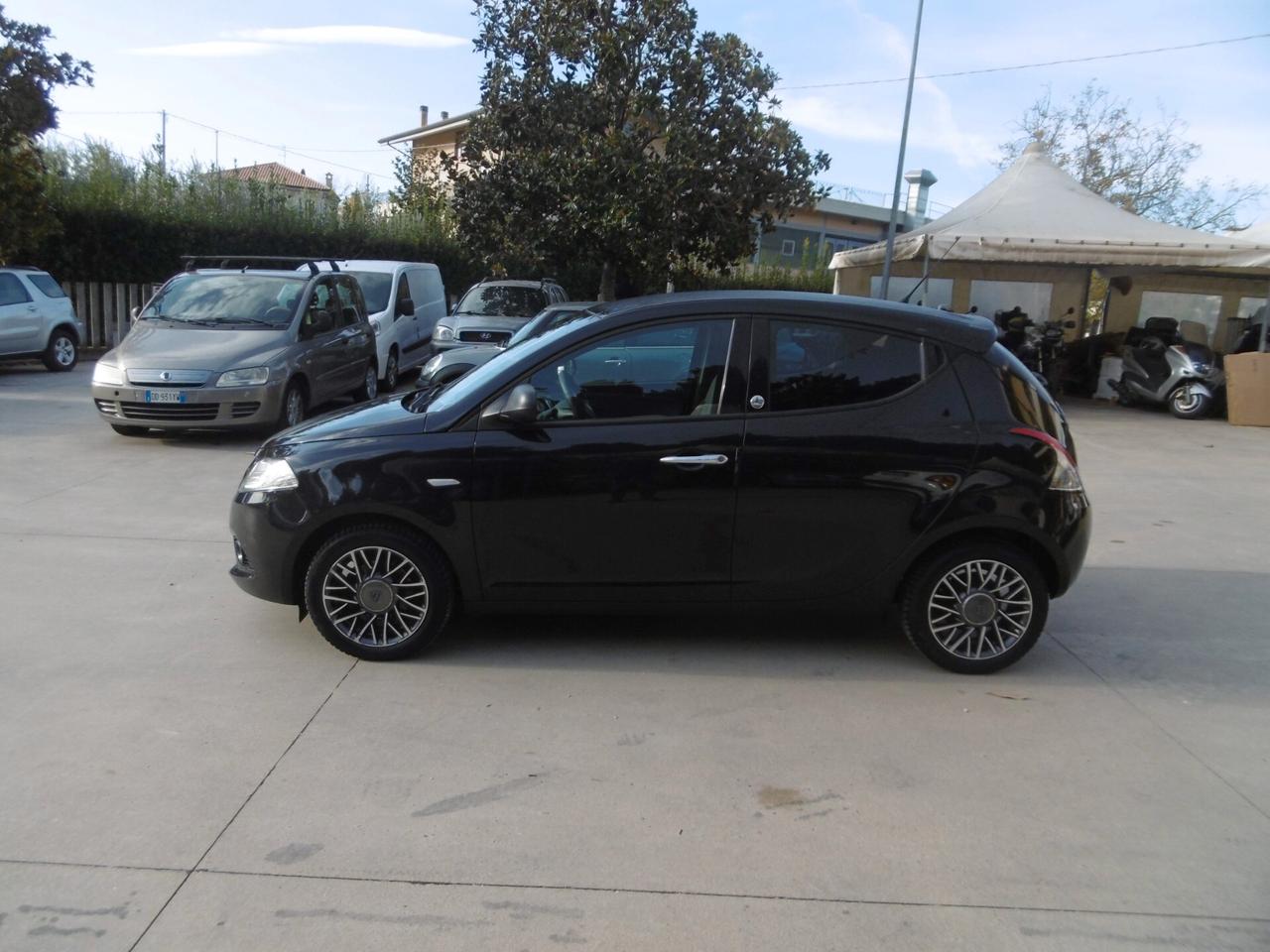 Lancia Ypsilon 1.2 69 CV 5 porte GPL Ecochic Gold