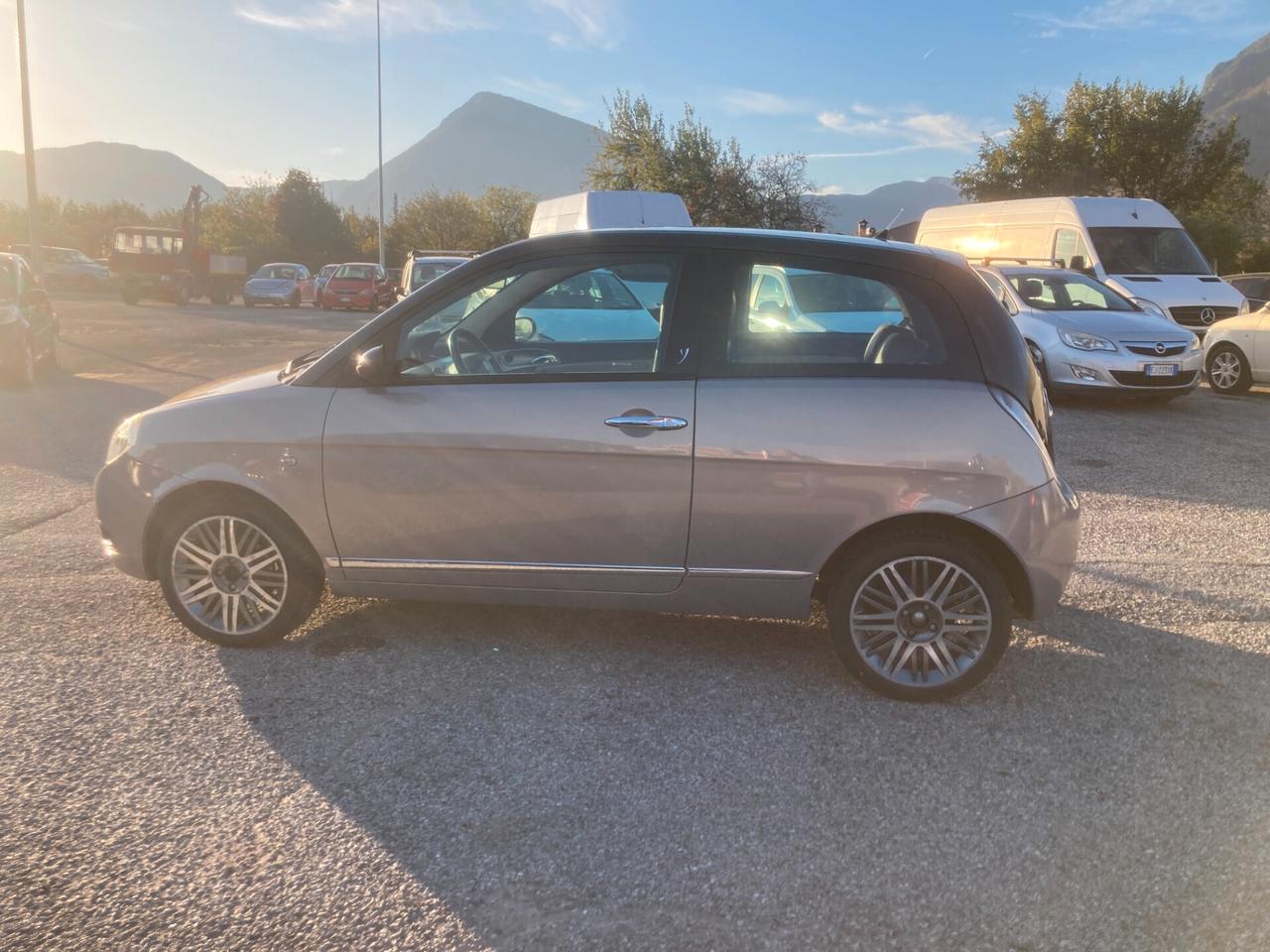 Lancia Ypsilon 1.3 MJT 75 CV Platino